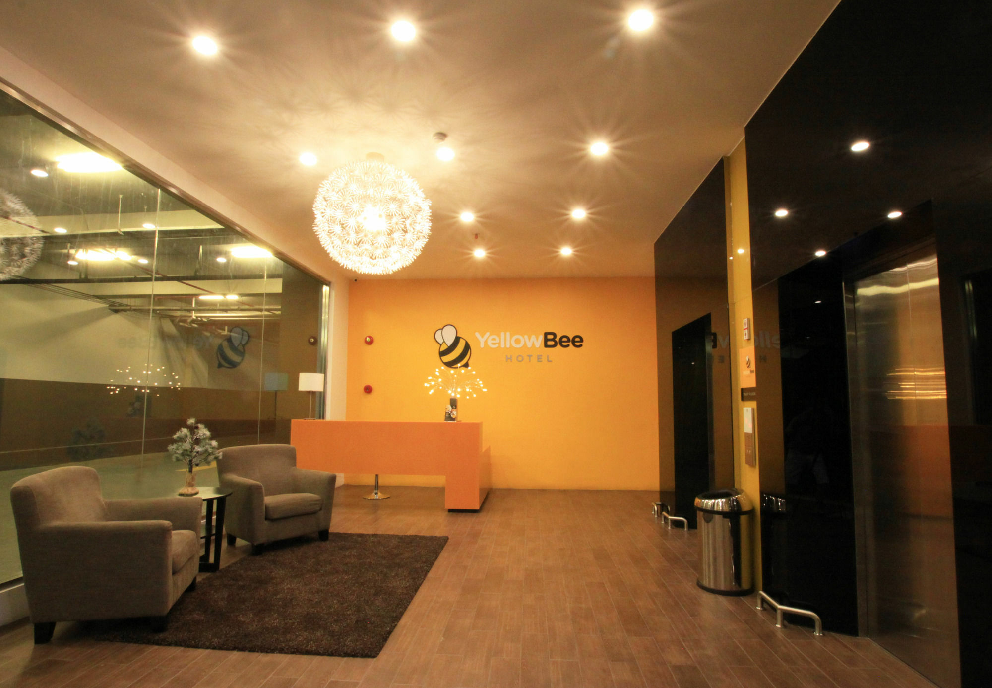 Yellow Bee Тангеранг Экстерьер фото
